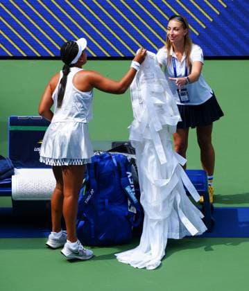 Naomi Osaka walks on to court ahead of her second round match against Katerina Siniakova 2026 US Open, Day Five, USTA Billie Jean King National Tennis Center, New York, USA - 03 Sep 2026New York USTA Billie Jean King National T New York (NY) United States of America EDITORIAL USE ONLY No use with unauthorised audio, video, data, fixture lists, club league logos or live services. Online in-match use limited to 120 images, no video emulation. No use in betting, games or single club league player publications. Copyright: xJavierxGarcia Shutterstockx 17132980j