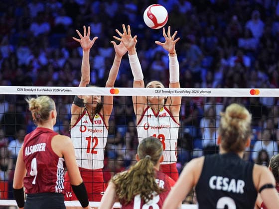 Turkiye v Germany - CEV EuroVolley 2026 ISTANBUL, TURKIYE - SEPTEMBER 3: Elif Sahin (12) of Turkiye in action against Lina Alsmeier (9) of Germany during the CEV Women s European Volleyball Championship quarterfinal match between Turkiye and Germany at Sinan Erdem Sports Hall in Istanbul, Turkiye, on September 3, 2026. Esra Bilgin Anadolu Istanbul Turkey. Editorial use only. Please get in touch for any other usage.  Copyright: x2026xAnadoluxEsraxBilginx
