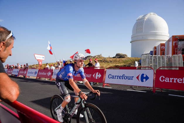 RECORD DATE NOT STATED Los corredores llegan a la meta de el Calar Alto donde hoy ha terminado la duodÃ cima etapa de la Vuelta a Espana 2026 A 3 de septiembre de 2026 en Gergal, Almeria (Andalucia, Espana). Andalucia recibe al peloton de La Vuelta 26 con una exigente jornada de montana marcada por las ascensiones a Velefique y Calar Alto, un recorrido que puede resultar decisivo para los principales favoritos de la carrera. 03 SEPTIEMBRE 2026 Europa Press 03 09 2026 MarianxLeon  x0865795745stx