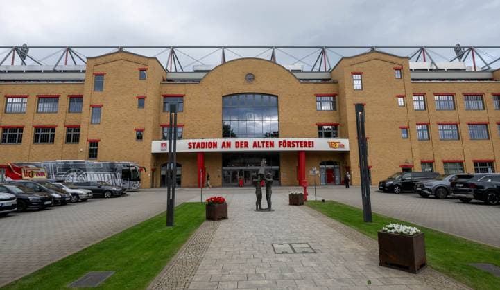 Fußball, Herren, Saison 2026 2027, 1. Bundesliga, 1. FC Union Berlin, Ordentliche Mitgliederversammlung im Stadion An der Alten Försterei, im Bild: Haupttribüne im Stadion An der Alten Försterei, 03.09.2026, *** Soccer, Men s, 2026–2027 Season, Bundesliga 1, 1. FC Union Berlin, Annual General Meeting at the An der Alten Försterei Stadium; pictured: the main grandstand at the An der Alten Försterei Stadium, September 3, 2026, Copyright: xMatthiasxKochx