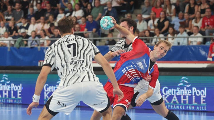 Bietigheim, Opel HBL Handball, SG BBM Bietigheim vs. THW Kiel, from left: Lulian Köster (Kiel), Mathias Larson (BBM)