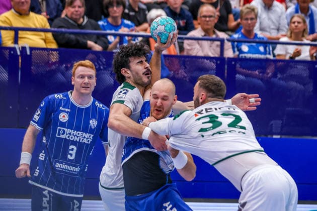 September 3, 2026, xkwix, Handball, Handball Bundesliga, TBV Lemgo Lippe vs. HSG Wetzlar, PHOENIX CONTACT arena, Matchday 2, 2026–2027 season: Christian O’Sullivan (TBV Lemgo Lippe, No. 9) in a duel against Doruk Pehlivan (HSG Wetzlar, No. 19) and Nikolaj Laeso (HSG Wetzlar, No. 32). Photo: xKamilxWilkowskixPressefotoKochx, North Rhine-Westphalia, Germany
