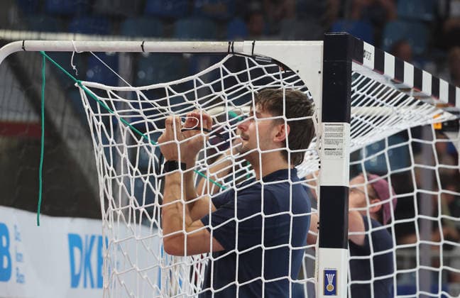 Bietigheim, Opel HBL Handball, SG BBM Bietigheim vs. THW Kiel, Problems with the Goal Net
