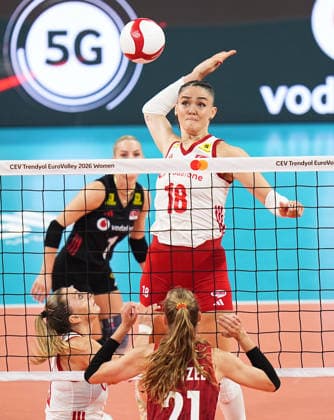 Turkiye v Germany - CEV EuroVolley 2026 ISTANBUL, TURKIYE - SEPTEMBER 3: Turkiye s Zehra Gunes (18) in action against Germany s Camilla Weitzel (21) during the CEV Women s European Volleyball Championship quarterfinal match between Turkiye and Germany at Sinan Erdem Sports Hall in Istanbul, Turkiye, on September 3, 2026. Esra Bilgin Anadolu Istanbul Turkey. Editorial use only. Please get in touch for any other usage.  Copyright: x2026xAnadoluxEsraxBilginx