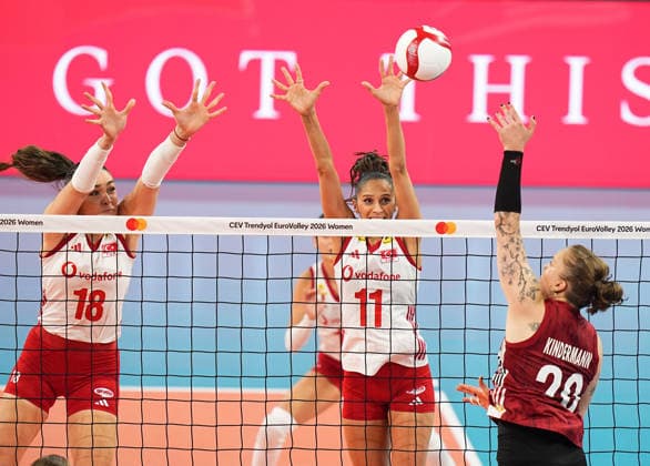 Turkiye v Germany - CEV EuroVolley 2026 ISTANBUL, TURKIYE - SEPTEMBER 3: Turkiye s Derya Cebecioglu (11) in action against Germany s Lena Kindermann (20) during the CEV Women s European Volleyball Championship quarterfinal match between Turkiye and Germany at Sinan Erdem Sports Hall in Istanbul, Turkiye, on September 3, 2026. Esra Bilgin Anadolu Istanbul Turkey. Editorial use only. Please get in touch for any other usage.  Copyright: x2026xAnadoluxEsraxBilginx