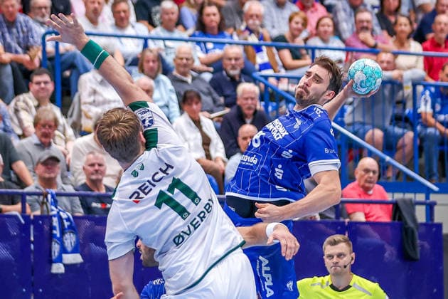 September 3, 2026, xkwix, Handball, Handball Bundesliga, TBV Lemgo Lippe vs. HSG Wetzlar, PHOENIX CONTACT arena, Matchday 2, 2026–2027 season: Hendrik Wagner (TBV Lemgo Lippe, No. 28) in a one-on-one battle against Petter Overby (HSG Wetzlar, No. 11). Photo by xKamilxWilkowskixPressefotoKochx, North Rhine-Westphalia, Germany