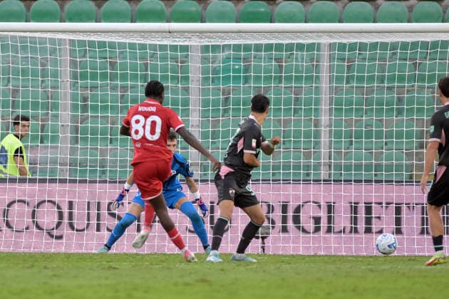 Tiro goal 2-2 Rachid Kouda del Mantova durante la partita dei sedicesimi di finale di coppa Italia tra Palermo e Mantova allo stadio Renzo Barbera di Palermo Italia - GiovedÃ¬ 03 settembre 2026. - Calcio. (Foto di Giovanni Isolino Lapresse)  Copyright: xGiovannixIsolino LaPressex