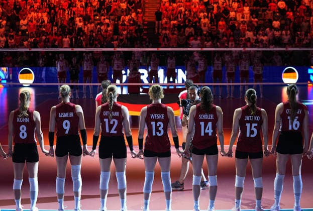 Turkiye v Germany - CEV EuroVolley 2026 ISTANBUL, TURKIYE - SEPTEMBER 3: Players are in line ahead of the CEV Women s European Volleyball Championship quarterfinal match between Turkiye and Germany at Sinan Erdem Sports Hall in Istanbul, Turkiye, on September 3, 2026. Esra Bilgin Anadolu Istanbul Turkey. Editorial use only. Please get in touch for any other usage.  Copyright: x2026xAnadoluxEsraxBilginx