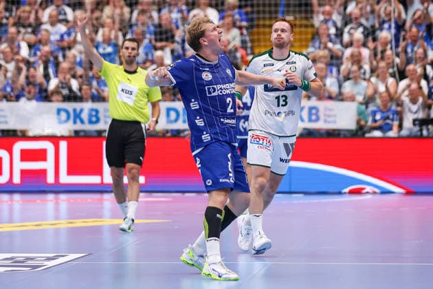 September 3, 2026, xkwix, Handball, Handball Bundesliga, TBV Lemgo Lippe vs. HSG Wetzlar, PHOENIX CONTACT arena, Matchday 2, 2026–2027 season: Lukas Hutecek of TBV Lemgo Lippe 2 celebrates enthusiastically in the background, while Tomas Piroch of HSG Wetzlar 13 looks disappointed. Photo by xKamilxWilkowskixPressefotoKochx, North Rhine-Westphalia, Germany