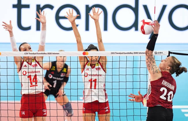 Turkiye v Germany - CEV EuroVolley 2026 ISTANBUL, TURKIYE - SEPTEMBER 3: Turkiye s Eda Erdem Dundar (14) and Derya Cebecioglu (11) in action against Germany s Lena Kindermann (20) during the CEV Women s European Volleyball Championship quarterfinal match between Turkiye and Germany at Sinan Erdem Sports Hall in Istanbul, Turkiye, on September 3, 2026. Esra Bilgin Anadolu Istanbul Turkey. Editorial use only. Please get in touch for any other usage.  Copyright: x2026xAnadoluxEsraxBilginx