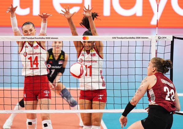 Turkiye v Germany - CEV EuroVolley 2026 ISTANBUL, TURKIYE - SEPTEMBER 3: Turkiye s Eda Erdem Dundar (14) and Derya Cebecioglu (11) in action against Germany s Lena Kindermann (20) during the CEV Women s European Volleyball Championship quarterfinal match between Turkiye and Germany at Sinan Erdem Sports Hall in Istanbul, Turkiye, on September 3, 2026. Esra Bilgin Anadolu Istanbul Turkey. Editorial use only. Please get in touch for any other usage.  Copyright: x2026xAnadoluxEsraxBilginx