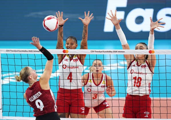 Turkiye v Germany - CEV EuroVolley 2026 ISTANBUL, TURKIYE - SEPTEMBER 3: Turkiye s Zehra Gunes (18) and Melissa Teresa Vargas (4) in action against Germany s Lina Alsmeier (9) during the CEV Women s European Volleyball Championship quarterfinal match between Turkiye and Germany at Sinan Erdem Sports Hall in Istanbul, Turkiye, on September 3, 2026. Esra Bilgin Anadolu Istanbul Turkey. Editorial use only. Please get in touch for any other usage.  Copyright: x2026xAnadoluxEsraxBilginx