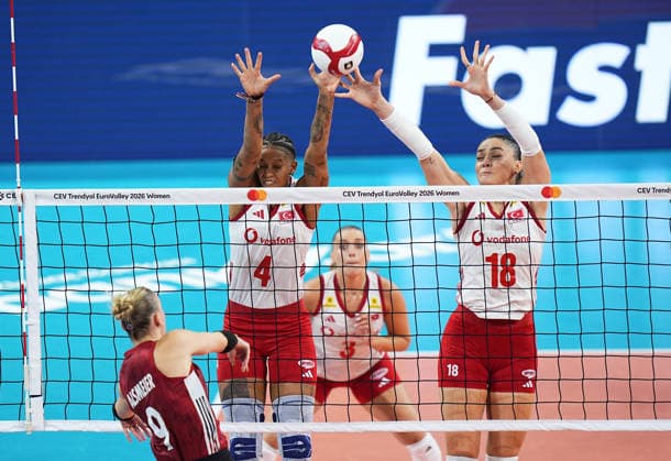 Turkiye v Germany - CEV EuroVolley 2026 ISTANBUL, TURKIYE - SEPTEMBER 3: Turkiye s Zehra Gunes (18) and Melissa Teresa Vargas (4) in action against Germany s Lina Alsmeier (9) during the CEV Women s European Volleyball Championship quarterfinal match between Turkiye and Germany at Sinan Erdem Sports Hall in Istanbul, Turkiye, on September 3, 2026 Esra Bilgin Anadolu Istanbul Turkey. Editorial use only. Please get in touch for any other usage.  Copyright: x2026xAnadoluxEsraxBilginx