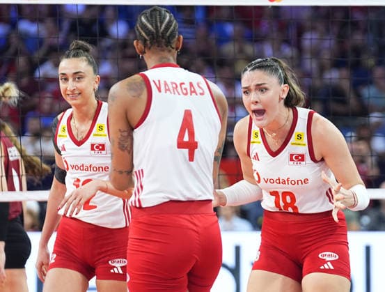 Turkiye v Germany - CEV EuroVolley 2026 ISTANBUL, TURKIYE - SEPTEMBER 3: Turkiye players celebrate after a point during the CEV Women s European Volleyball Championship quarterfinal match between Turkiye and Germany at Sinan Erdem Sports Hall in Istanbul, Turkiye, on September 3, 2026. Esra Bilgin Anadolu Istanbul Turkey. Editorial use only. Please get in touch for any other usage.  Copyright: x2026xAnadoluxEsraxBilginx