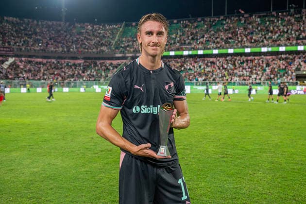 Panini Player of the match Dennis Johnsen del Palermo durante la partita dei sedicesimi di finale di coppa Italia tra Palermo e Mantova allo stadio Renzo Barbera di Palermo Italia - GiovedÃ¬ 03 settembre 2026. - Calcio. (Foto di Giovanni Isolino Lapresse)  Copyright: xGiovannixIsolino LaPressex