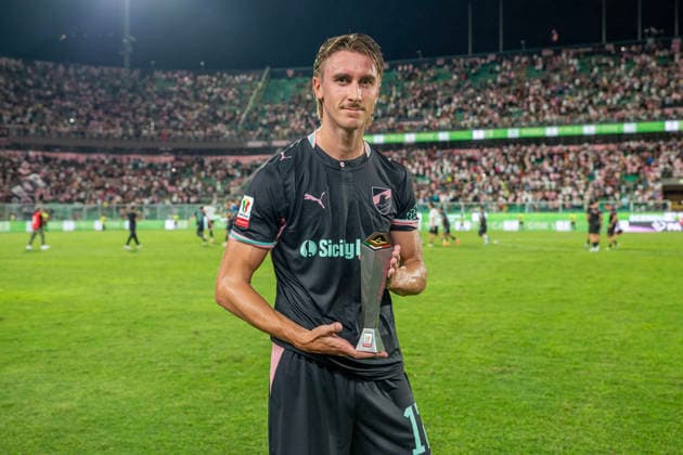 Panini Player of the match Dennis Johnsen del Palermo durante la partita dei sedicesimi di finale di coppa Italia tra Palermo e Mantova allo stadio Renzo Barbera di Palermo Italia - GiovedÃ¬ 03 settembre 2026. - Calcio. (Foto di Giovanni Isolino Lapresse)  Copyright: xGiovannixIsolino LaPressex