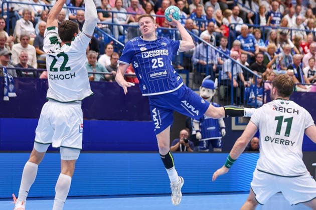 September 3, 2026, xkwix, Handball, Handball Bundesliga, TBV Lemgo Lippe vs. HSG Wetzlar, PHOENIX CONTACT arena, Matchday 2, 2026–2027 season. Niels Versteijnen of TBV Lemgo Lippe (25) takes a shot on goal against Jona Schoch of HSG Wetzlar (22). Photo by xKamilxWilkowskixPressefotoKochx, North Rhine-Westphalia, Germany