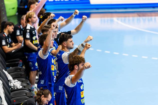 September 3, 2026, GER, Handball, Men, 2026–2027 Season, Opel 1st Division, Matchday 2, ThSV Eisenach vs. HBW Balingen-Weilstetten; Justin Kurch of ThSV Eisenach (No. 52) celebrates with the team on the bench; 99817 Eisenach, Werner Assmann Hall, Am Sportp, Thuringia, Germany