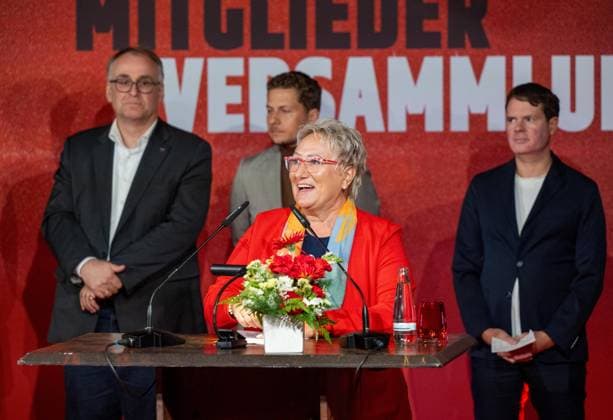Fußball, Herren, Saison 2026 2027, 1. Bundesliga, 1. FC Union Berlin, Ordentliche Mitgliederversammlung im Stadion An der Alten Försterei, im Bild: Sylvia Weisheit kandidierte für den Aufsichtsrat, 03.09.2026, *** Soccer, Men s, 2026–2027 Season, Bundesliga 1, 1. FC Union Berlin, Annual General Meeting at the An der Alten Försterei Stadium; pictured: Sylvia Weisheit running for the Supervisory Board, September 3, 2026, Copyright: xMatthiasxKochx