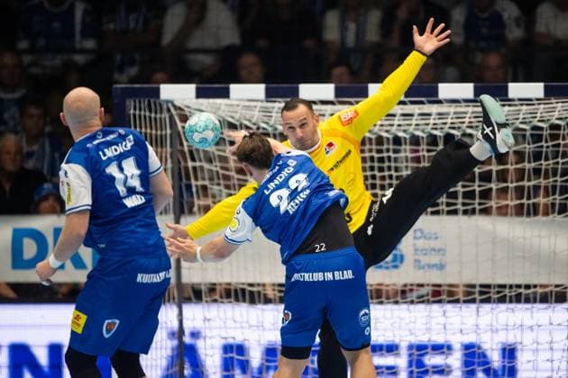 HANDBALL OPEL HBL THSV EISENACH HBW BALINGEN WEILSTETTEN ** FOR EDITORIAL PURPOSES ONLY ** EDITORIAL USE ONLY ** p September 3, 2026 Eisenach Handball Opel Handball 1st Bundesliga Season 2026–2027 Werner Assmann Hall Matchday 2 ThSV Eisenach vs. HBW Balingen Weilstetten in a photo by Felix Aellen 22 ThSV Eisenach in a duel with goalkeeper Vladimir Cupara 16 HBW Balingen Weilstetten Germany Thuringia Eisenach Copyright SaschaxFromm Copyright: SaschaxFromm doc87g10lb3i4n7z3aurs6 ,EDITORIAL USE ONLY Copyright: SaschaxFromm