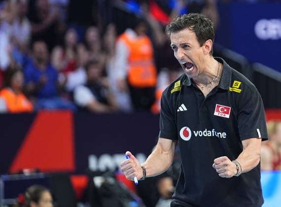 Turkiye v Germany - CEV EuroVolley 2026 ISTANBUL, TURKIYE - SEPTEMBER 3: Turkiye head coach Daniele Santarelli celebrates victory following CEV Women s European Volleyball Championship quarterfinal match between Turkiye and Germany at Sinan Erdem Sports Hall in Istanbul, Turkiye, on September 3, 2026. Esra Bilgin Anadolu Istanbul Turkey. Editorial use only. Please get in touch for any other usage.  Copyright: x2026xAnadoluxEsraxBilginx