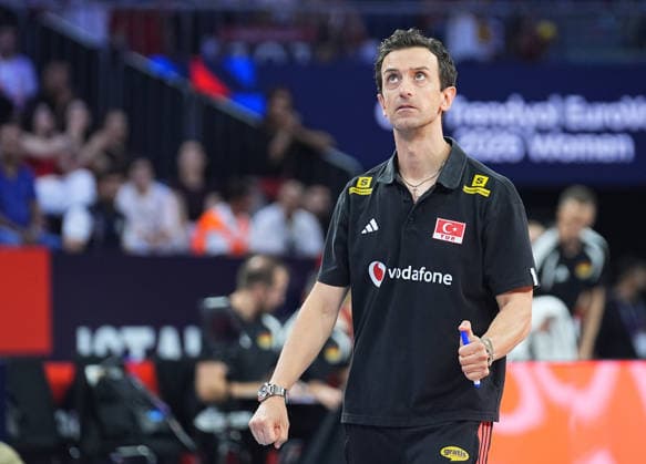 Turkiye v Germany - CEV EuroVolley 2026 ISTANBUL, TURKIYE - SEPTEMBER 3: Turkiye head coach Daniele Santarelli celebrates victory following CEV Women s European Volleyball Championship quarterfinal match between Turkiye and Germany at Sinan Erdem Sports Hall in Istanbul, Turkiye, on September 3, 2026. Esra Bilgin Anadolu Istanbul Turkey. Editorial use only. Please get in touch for any other usage.  Copyright: x2026xAnadoluxEsraxBilginx