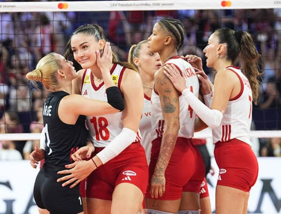 Turkiye v Germany - CEV EuroVolley 2026 ISTANBUL, TURKIYE - SEPTEMBER 3: Turkiye players celebrate victory following CEV Women s European Volleyball Championship quarterfinal match between Turkiye and Germany at Sinan Erdem Sports Hall in Istanbul, Turkiye, on September 3, 2026. Esra Bilgin Anadolu Istanbul Turkey. Editorial use only. Please get in touch for any other usage.  Copyright: x2026xAnadoluxEsraxBilginx