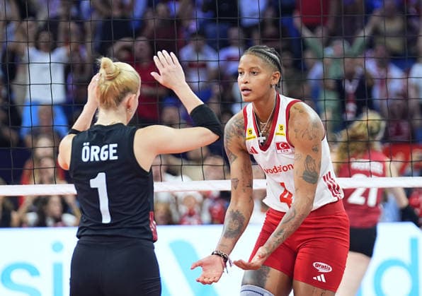 Turkiye v Germany - CEV EuroVolley 2026 ISTANBUL, TURKIYE - SEPTEMBER 3: Turkiye players celebrate victory following CEV Women s European Volleyball Championship quarterfinal match between Turkiye and Germany at Sinan Erdem Sports Hall in Istanbul, Turkiye, on September 3, 2026. Esra Bilgin Anadolu Istanbul Turkey. Editorial use only. Please get in touch for any other usage.  Copyright: x2026xAnadoluxEsraxBilginx