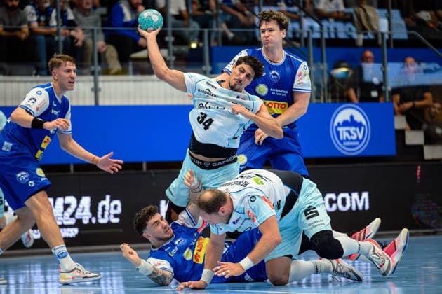Yonatan Dayan (HBW Balingen Weilstetten, 34) defeats Stefan Bauer (HBW Balingen Weilstetten, 99) Tobias Heinzelmann (HBW Balingen Weilstetten, 28), Justin Kurch (ThSV Eisenach), 52, and Oskar Joelsson (ThSV Eisenach, 03 GER), ThSV Eisenach vs. HBW Balingen Weilstetten, 1 Opel Handball Bundesliga, handball, Matchday 2, 2026–2027 season, September 3, 2026 GER, ThSV Eisenach vs. HBW Balingen Weilstetten, 1st Opel Handball Bundesliga, Handball, Matchday 2, 2026–2027 Season, September 3, 2026 Eisenach Copyright: xMartinxHerbstx