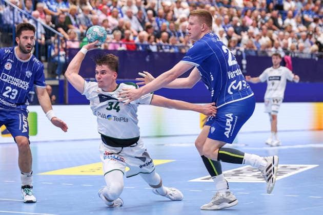 September 3, 2026, xkwix, Handball, Handball Bundesliga, TBV Lemgo Lippe vs. HSG Wetzlar, PHOENIX CONTACT arena, Matchday 2, 2026–2027 season: Paul Kompenhans of HSG Wetzlar (34) on the floor in a duel with Niels Versteijnen of TBV Lemgo Lippe (25) during a shot on goal. Photo: xKamilxWilkowskixPressefotoKochx, North Rhine-Westphalia, Germany