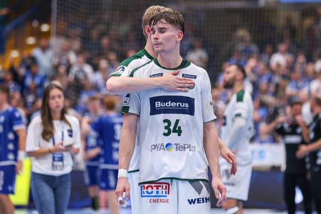 September 3, 2026, xkwix, Handball, Handball Bundesliga, TBV Lemgo Lippe vs. HSG Wetzlar, PHOENIX CONTACT Arena, Matchday 2, 2026–2027 Season: Nikolaj Laeso of HSG Wetzlar (No. 32) is being consoled and looks disappointed. Photo by xKamilxWilkowskixPressefotoKochx, North Rhine-Westphalia, Germany