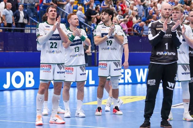 September 3, 2026, xkwix, Handball, Handball Bundesliga, TBV Lemgo Lippe vs. HSG Wetzlar, PHOENIX CONTACT arena, Matchday 2, 2026–2027 season, Jona Schoch (HSG Wetzlar) 22, Tomas Piroch HSG Wetzlar 13, Doruk Pehlivan HSG Wetzlar 19, Bart Ravensbergen HSG Wetzlar 1, high-fiving the fans after the final whistle. Photo: xKamilxWilkowskixPressefotoKochx, North Rhine-Westphalia, Germany