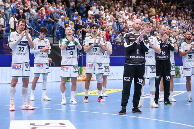 September 3, 2026, xkwix, Handball, Handball Bundesliga, TBV Lemgo Lippe vs. HSG Wetzlar, PHOENIX CONTACT arena, Matchday 2, 2026–2027 season, Jona Schoch (HSG Wetzlar) 22, Tomas Piroch HSG Wetzlar 13, Doruk Pehlivan HSG Wetzlar 19, Bart Ravensbergen HSG Wetzlar 1, and Laszlo Bartucz HSG Wetzlar 16 high-fiving the fans after the final whistle. Photo: xKamilxWilkowskixPressefotoKochx North Rhine-Westphalia, Germany