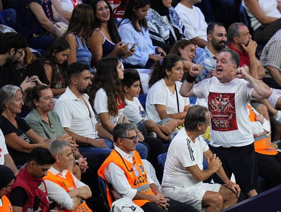 Turkiye v Germany - CEV EuroVolley 2026 ISTANBUL, TURKIYE - SEPTEMBER 3: A Turkiye supporter cheers for the national team, Nationalteam during the CEV Women s European Volleyball Championship quarterfinal match between Turkiye and Germany at Sinan Erdem Sports Hall in Istanbul, Turkiye, on September 3, 2026. Esra Bilgin Anadolu Istanbul Turkey. Editorial use only. Please get in touch for any other usage.  Copyright: x2026xAnadoluxEsraxBilginx