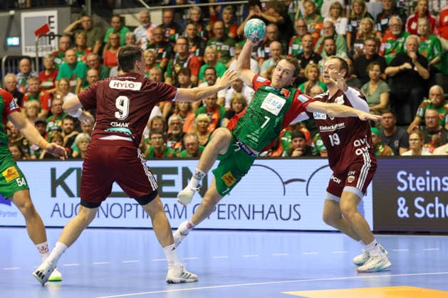 September 3, 2026, xgox, Handball, Opel HBL, SC Magdeburg vs. Füchse Berlin, emspor, from left: Felix Claar (Magdeburg), 7, Mathias Gidsel (Berlin), 19, duel, battle, tackle, Magdeburg