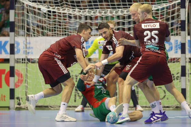 September 3, 2026, xtgx, Opel HBL Handball, SC Magdeburg vs. Füchse Berlin emspor, from left: Frederik Simak (Berlin), 9, Gisli Thorgeir Kristjansson (Magdeburg), 10, Mijajlo Marsenic (Berlin), 93: One-on-one, duel, battle, tackle—Magdeburg