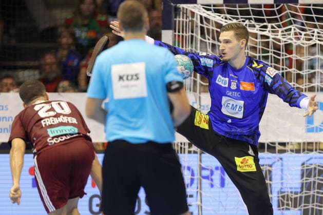 September 3, 2026, xtgx, Opel HBL Handball, SC Magdeburg vs. Füchse Berlin emspor, from left: Tim Freihöfer (Berlin), 20. Dominik Kuzmanovic (Magdeburg), 1 save, holds the ball, catches the ball, saves a seven-meter throw for Magdeburg