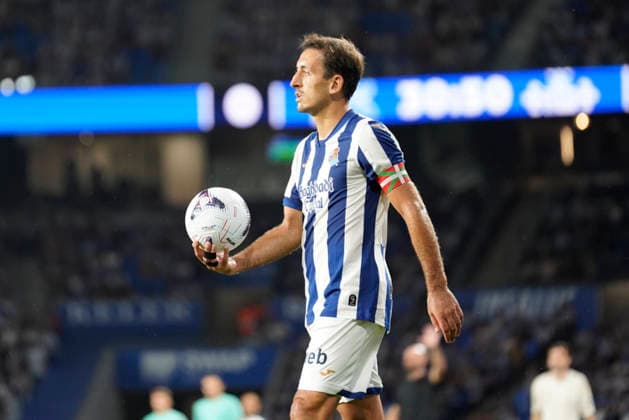 Mikel Oyarzabal of Real Sociedad seen during LaLiga EA Sports 26 27 game between teams of Real Sociedad and Celta Vigo (Mickael Ducint Ball Raw Images) San Sebastian Estadio Anoeta Spain Copyright: xMickaelxDucintx mickaelducint_RealSociedad_Celta463