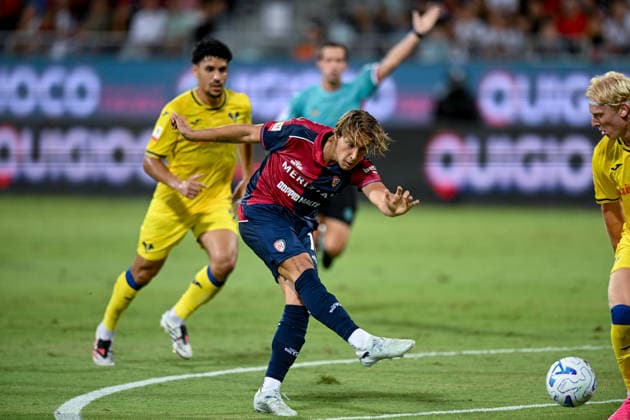 Cagliari s Jacopo Fazzini in action during the Coppa Italia Frecciarossa soccer match between Cagliari Calcio and Hellas Verona at the Unipol Domus in Cagliari, Sardinia - Thursday 3rd september 2026. - Soccer  Copyright: xGianlucaxZuddas LaPressex