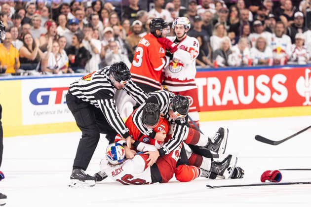 Ice hockey, Eishockey - CHL, EC RBS vs Koeln SALZBURG,AUSTRIA,03.SEP.26 - ICE HOCKEY - CHL, Champions Hockey League, group stage, EC Red Bull Salzburg vs Koelner Haie. Image shows Luca Auer (EC RBS) and Juhani Tyrvaeinen (Koelner Haie) in a fight.  GEPAxpictures xJulioxArellano