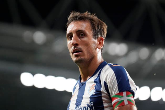 Mikel Oyarzabal of Real Sociedad seen during LaLiga EA Sports 26 27 game between teams of Real Sociedad and Celta Vigo (Mickael Ducint Ball Raw Images) San Sebastian Estadio Anoeta Spain Copyright: xMickaelxDucintx mickaelducint_RealSociedad_Celta504