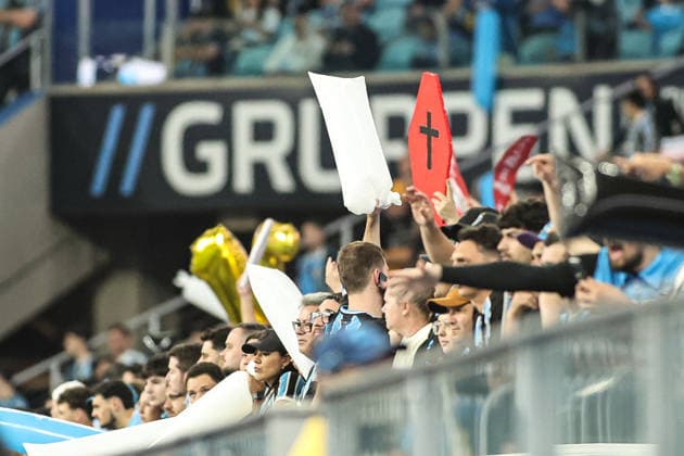 Fußball, Brasilien, Gremio Porto Alegre - SC Internacional Porto Alegre Grêmio x Internacional PORTO ALEGRE, RS - 03.09.2026: GRÃªMIO X INTERNACIONAL - GrÃªmio fans during the GrÃªmio vs. Internacional match held at the Arena do GrÃªmio in Porto Alegre, RS, in the second leg of the 2026 Copa do Brasil quarter-finals. (Photo: Gabriel Haesbaert Fotoarena) x3009238x  GabrielxHaesbaert