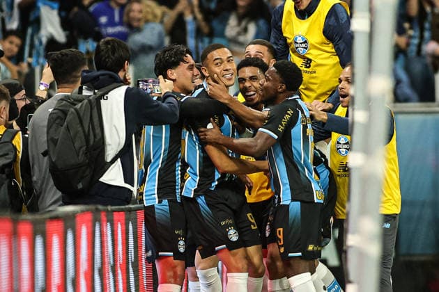 Fußball, Brasilien, Gremio Porto Alegre - SC Internacional Porto Alegre Grêmio x Internacional PORTO ALEGRE, RS - 03.09.2026: GRÃªMIO X INTERNACIONAL - Carlos Vinicius scores the goal during GrÃªmio vs. Internacional, held at Arena do GrÃªmio in Porto Alegre, RS, in the second leg of the quarterfinals of the 2026 Copa do Brasil. (Photo: Gabriel Haesbaert Fotoarena) x3009246x  GabrielxHaesbaert