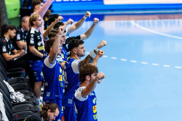 September 3, 2026, GER, Handball, Men, Season 26–27, Opel 1st Division, Matchday 2, ThSV Eisenach vs. HBW Balingen-Weilstetten. Jubilation on the ThSV Eisenach bench; pictured is Justin Kurch of ThSV Eisenach, 52 99817 Eisenach, Werner Assmann Hall, Am Sportpark, Thuringia, Germany