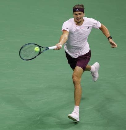 US Open tennis tournament - Day 5 Alexander Zverev of Germany in action against Quentin Halys of France during their Men™s Singles second round match at the US Open Tennis Championships in the USTA Billie Jean King National Tennis Center in Flushing Meadows, New York, USA, 03 September 2026. FLUSHING MEADOWS NEW YORK United States  Copyright: xBRIANxHIRSCHFELDx