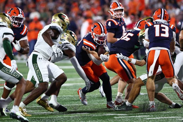 September 3, 2026, Champaign, Illinois, USA: AIDAN LAUGHERY runningback 21 for the Fighting Illini just up the middle In first half action of the University of Illinois Fighting Illini football hosting University of Alabama at Birmingham Blazers. Champaign USA - ZUMAl176 20260903_znp_l176_009 Copyright: xAlanxLookx