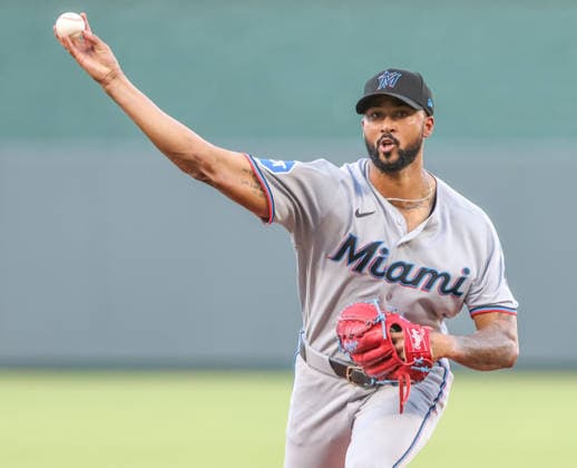 SEP 3, 2026: Miami Marlins starting pitcher Sandy Alcantara (22) warms up before the game against the Kansas City Royals at Kauffman Stadium Kansas City, MO. CSM Kansas City United States - ZUMAc04_ 20260903_zma_c04_157 Copyright: xRomanxPunox