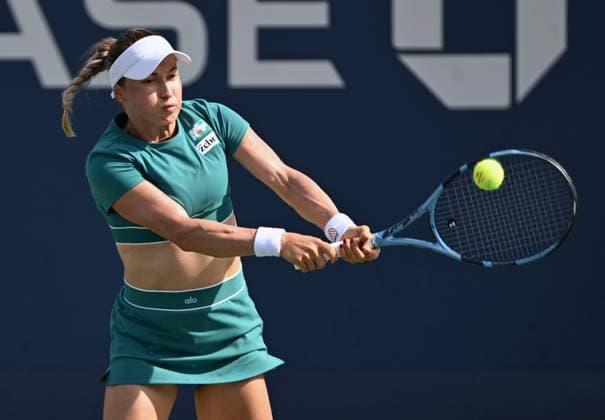 (260904) -- NEW YORK, Sept. 4, 2026 -- Yulia Putintseva returns a shot during the women s singles second round match betweetn Zheng Qinwen of China and Yulia Putintseva of Kazakhstan at the 2026 US Open tennis championships in New York, the United States, Sept. 3, 2026. ) (SP)U.S.-NEW YORK-TENNIS-US OPEN-WOMEN S SINGLES LixRui 
