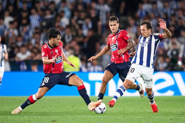 Real Sociedad v RC Celta de Vigo - LaLiga EA Sports 2026 27 Mikel Oyarzabal of Real Sociedad duels for the ball with Yoel Lago of RC Celta during the LaLiga EA Sports match between Real Sociedad and RC Celta at Estadio Anoeta in San Sebastian, Spain, on September 3, 2026. San Sebastian Spain  Copyright: xCesarxOrtizxGonzalezx originalFilename:ortizgonzalez-realsoci260903_npmDR.jpg