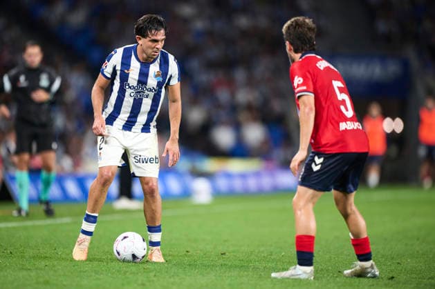 Real Sociedad v RC Celta de Vigo - LaLiga EA Sports 2026 27 Jon Mikel Aramburu of Real Sociedad and Sergio Carreira of RC Celta in action during the LaLiga EA Sports match between Real Sociedad and RC Celta at Estadio Anoeta in San Sebastian, Spain, on September 3, 2026. San Sebastian Spain  Copyright: xCesarxOrtizxGonzalezx originalFilename:ortizgonzalez-realsoci260903_nphHn.jpg